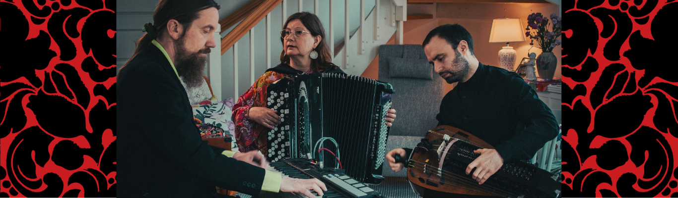 Medlemmarna i bandet Mielo Trio spelar tillsammans